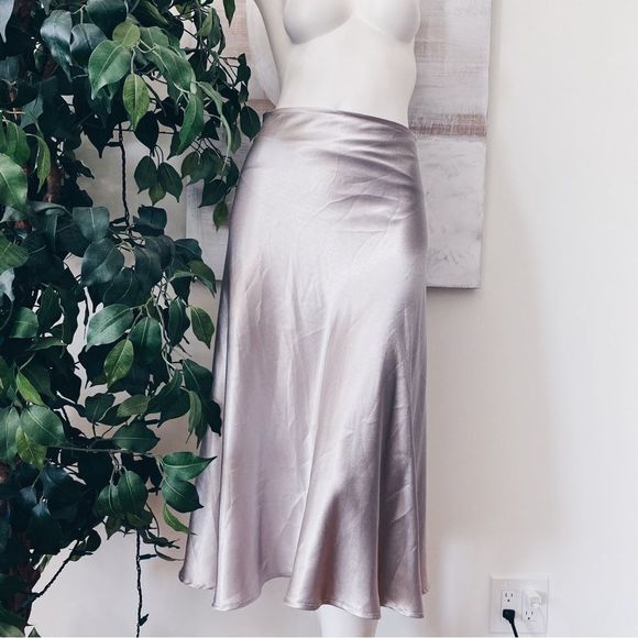 Vintage midi lenght Satin style grey metallic silver Skirt - Picture 1 of 4